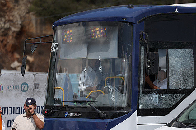 Útočníci v Jeruzalémě vtrhli do autobusu a začali střílet, zabili šest lidí
