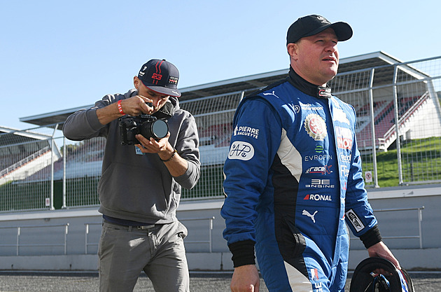 Nedovedu si představit, že bych s formulí vjel na normální silnici, řekl Tomáš Enge