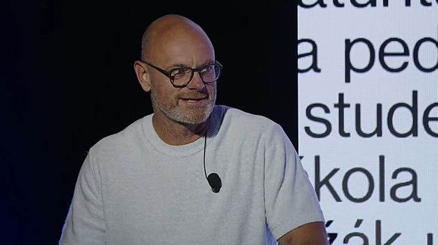 Plaga by omezil mobilní telefony ve školách, Decroix nemyslí, že to pomůže