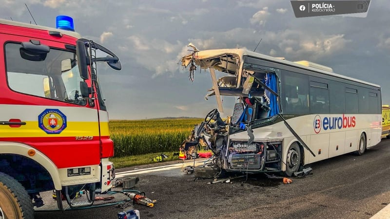 Fatální nehoda autobusu u Košic: Řidič zachránil pasažéry, sám zemřel. Měl těsně před důchodem