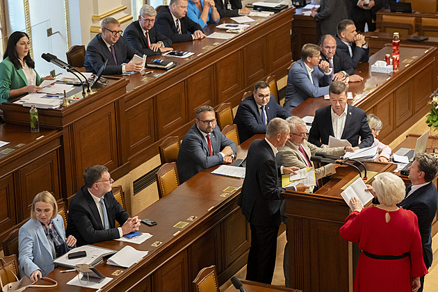 Opusťte řečniště, vyzvala Babiše šéfka Sněmovny. Hrozila, že ho nechá vyvést