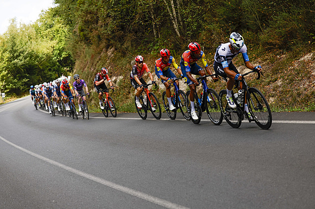 Vuelta ONLINE: Landa vyprovokoval útoky, únik se rozpadá. Peloton je daleko
