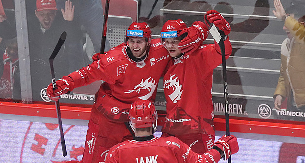 ONLINE: Pokračuje extraliga. Olomouc vede nad Třincem, pak derby Pardubic s Hradcem