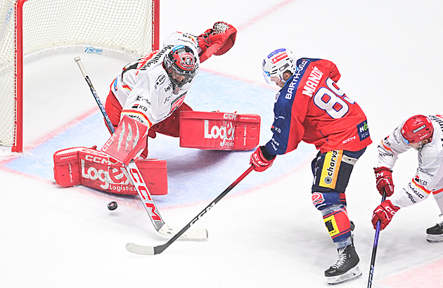 ONLINE: Pardubice deklasují Hradec, Vítkovice vedou ve Varech