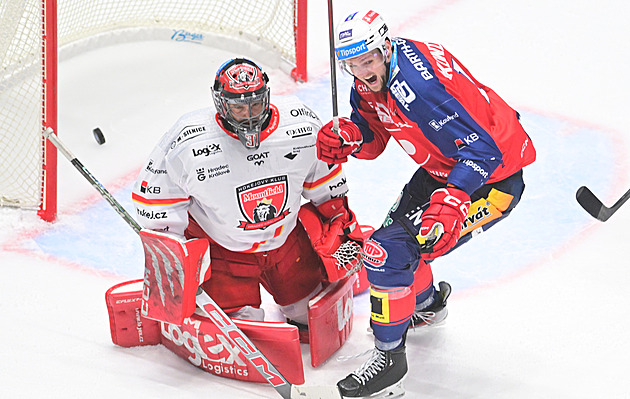 ONLINE: Šest ku nule, Pardubice drtí Hradec. S chutí pálí i Třinec, Liberec tápe