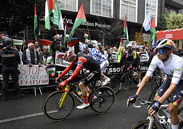Vuelta ONLINE: Časovku vede s velkým náskokem Ganna. Trasu výrazně zkrátili