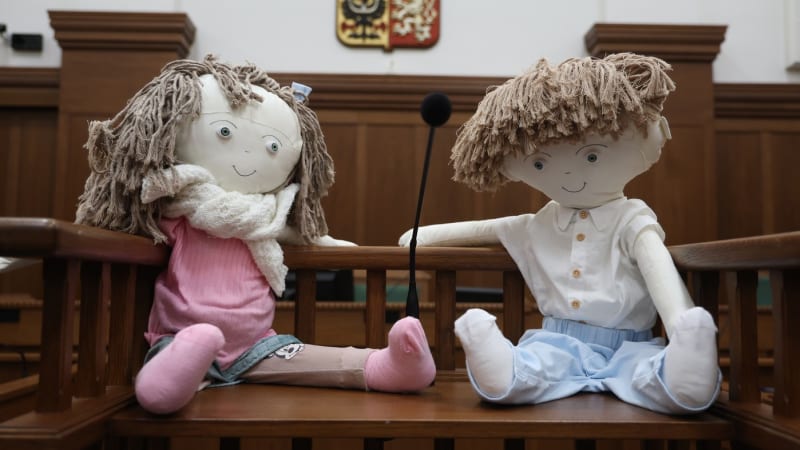 Panenky ušité ve věznici pomohou v Ostravě dětem vypovídat u soudu. Navrhly je trestankyně