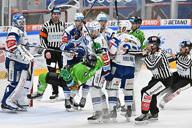 ONLINE: Kometa hraje v Boleslavi, Liberec čelí Pardubicím. Pak šlágr Sparty s Třincem