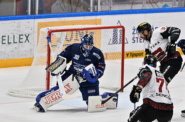 ONLINE: Kometa vede nad Spartou, Hradec ztrácí v Kladně. Třinec přivítá Liberec