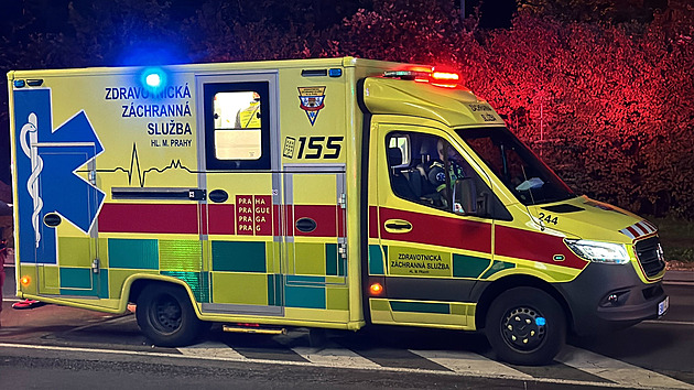 Muž kradl v obchodě a vytáhl na člena ochranky nůž. Oba skončili v nemocnici