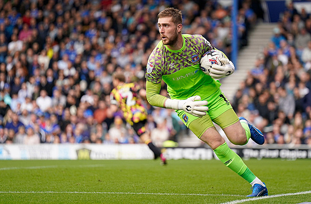 Penalty ve Wembley vás udělají slavným. Holý o chytání i ošklivých holkách v Anglii
