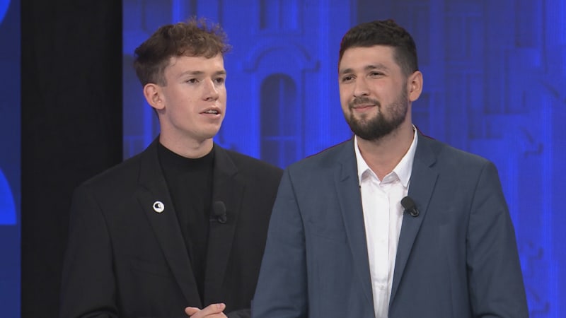 Byty připravené jsou, stačí nalít peníze, míní mladý Pirát. Rozkradou je, varuje Gregor