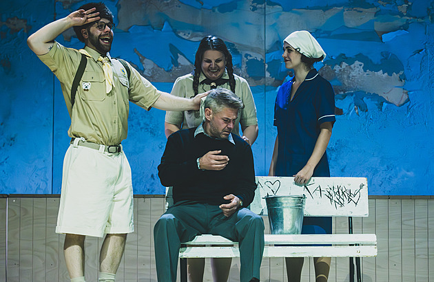 Velbloud v zemi nikoho má reálný základ, představení uvádí Horácké divadlo