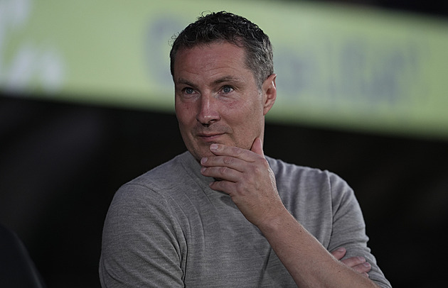 Priske byl u rozhodčích dvě a půl minuty, ukazuje video. Sabou tam za ním nakoukl