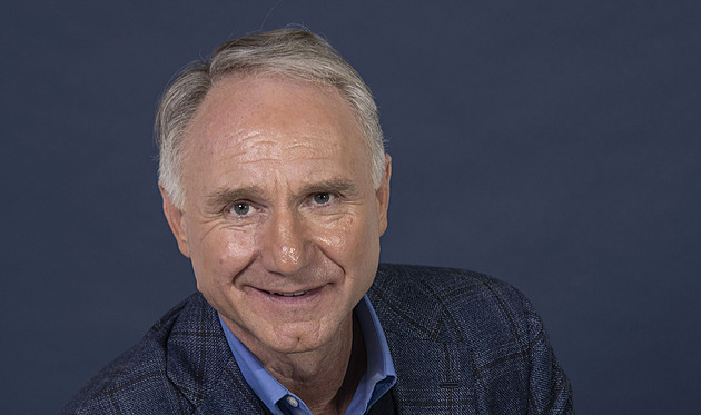 Brown „úžasně“ posnídal s prezidentem. Prahu pak spisovatel označil za mystickou