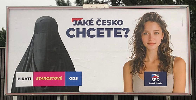 Muslimové žalují SPD kvůli billboardům s ženou v burce. Jde o hanobení, zlobí se