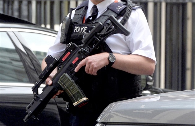 V Británii zatkli tři lidi podezřelé ze špionáže pro Rusko, podezřelých přibývá