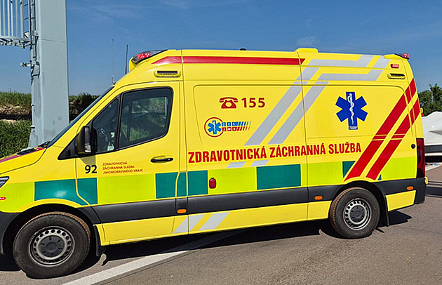 Vážná havárie na Svitavsku. K nehodě autobusu a auta vzlétly dva vrtulníky