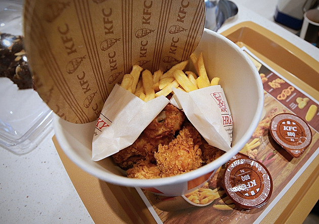 Inspekce odhalila v libereckém KFC kuřecí maso po datu použitelnosti