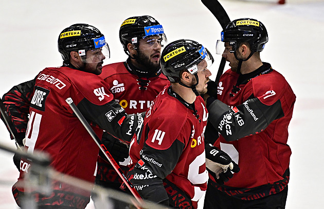 ONLINE: Sparta exceluje v Litvínově, vedou i Kometa a Boleslav