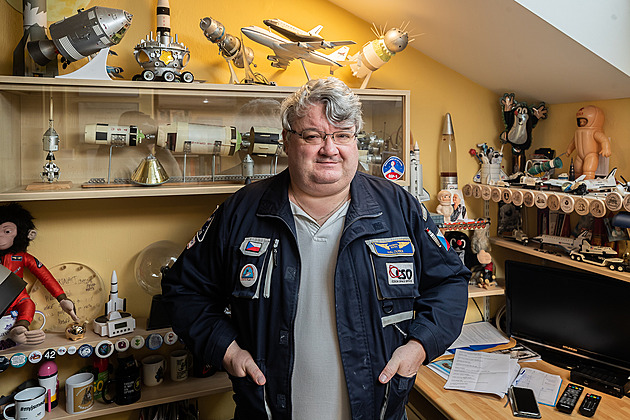 Překážkou v osídlení Marsu je cesta. Lidé by zemřeli už během letu, říká odborník