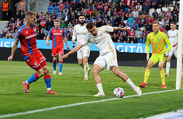 ONLINE: Sparta - Plzeň 0:0, domácí Mercado za Haraslína, Kuchta na lavičce