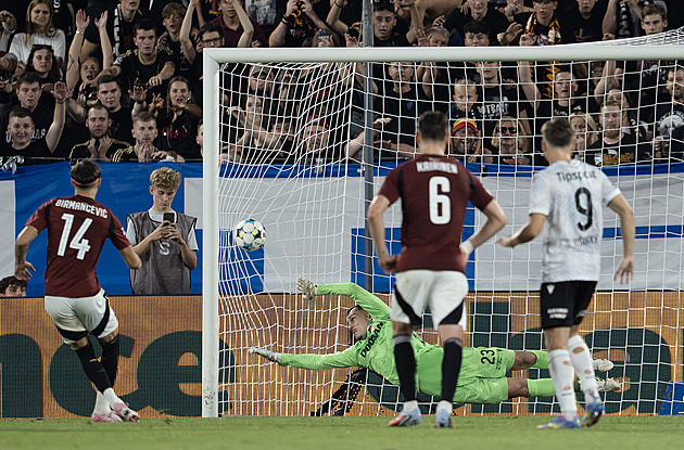 Sparta - Plzeň 2:1, šlágr rozsekl z penalty Birmančevič, hostující Vydra vyloučen
