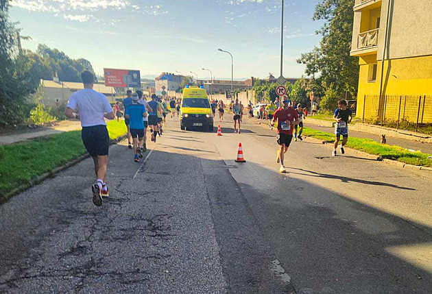 Peklo ústeckého půlmaratonu. Kolabovaly desítky běžců, rekordy šly stranou
