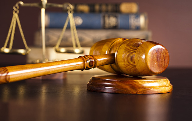 Invalidu soudí za zastřelení žárlivce, který ho napadl kvůli sexuálním narážkám