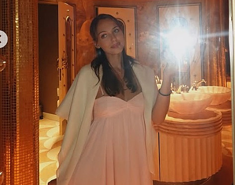 Charlotte Gottová zveřejnila další snímky z cest. Počet fanoušků jí stoupá