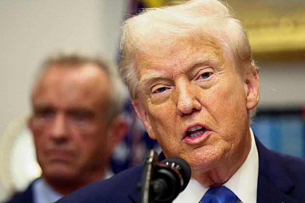 Paracetamol způsobuje autismus, varoval Trump těhotné. Vyzdvihl Kubu a amiše