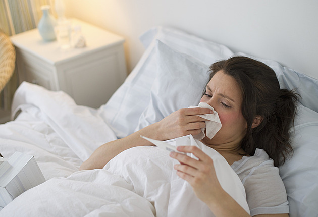 Chřipka vyřadí z práce přes 100 tisíc lidí. Ministerstvo představilo očkovací strategii