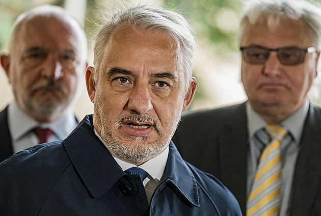 Vláda se nedomluvila s odbory na růstu platů. Středula je ale optimista