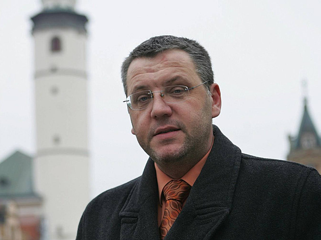 Domažlice kvůli obviněním v kauzách odvolaly radního Macha