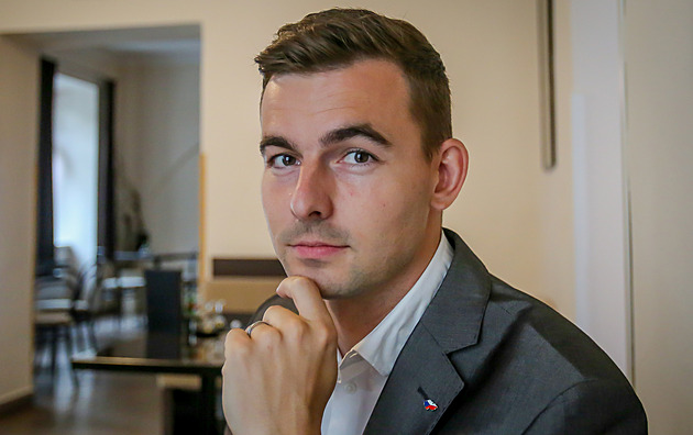 Chceme lidem dopřát nástroj obecného referenda, říká lídr SPD na jihu Čech