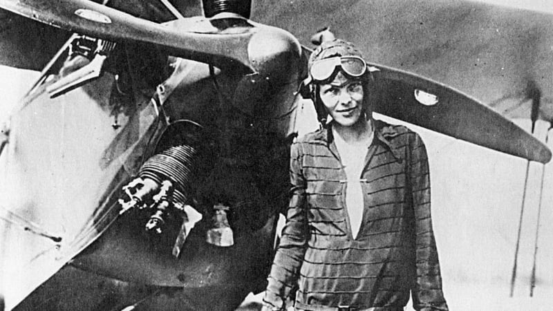 Trump odtajní vládní dokumenty o zmizení Earhartové. Potvrdí se nějaká z konspirací? 