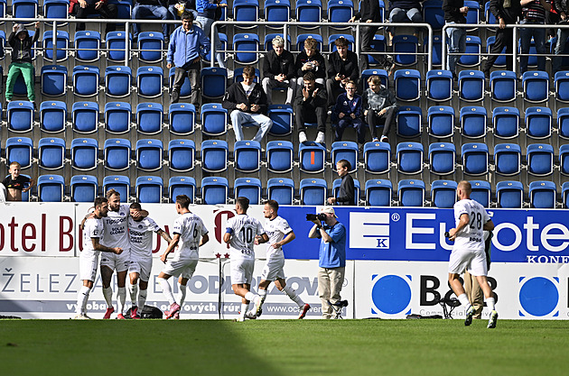ONLINE: Slovácko - Karviná 1:2, hosté se i po vyloučení Bužka znovu ujímají vedení