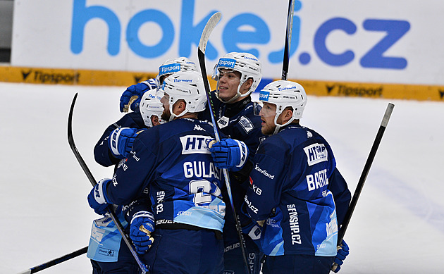 ONLINE: Kometa vede nad Pardubicemi, Plzeň porazila Vary na nájezdy