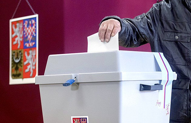 Lídry čeká volební superdebata v České televizi, Babiše zastoupí Havlíček