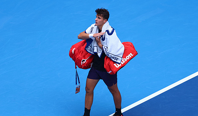 Menšík vzdal čtvrtfinále v Pekingu, proti De Minaurovi ho zastavily bolesti