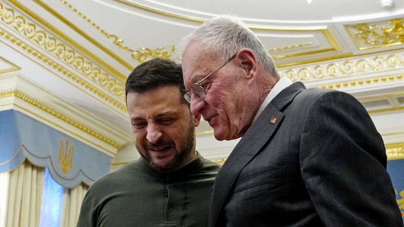 Trumpův muž dává Kyjevu volnou ruku: Útočte i v hloubi Ruska. Není to posvátné místo