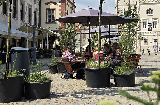 Část náměstí bez aut? V Táboře to vítají, dočasná úprava možná zůstane natrvalo