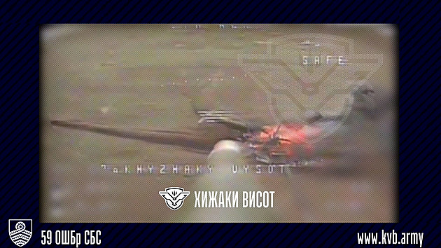 VIDEO: Ukrajinci sestřelili dronem ruský vrtulník, v plamenech se zřítil na zem
