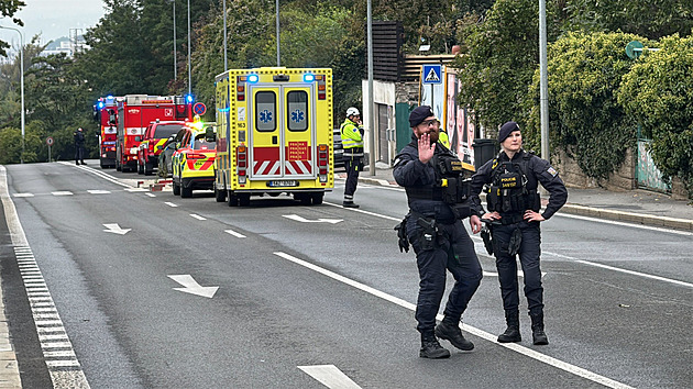 Policie uzavřela estakádu na Vysočanské, na místo míří pyrotechnik