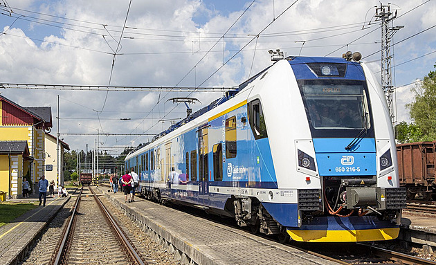 Místo vlaků jezdí z Budějovic do Lince autobusy, výluka potrvá do listopadu