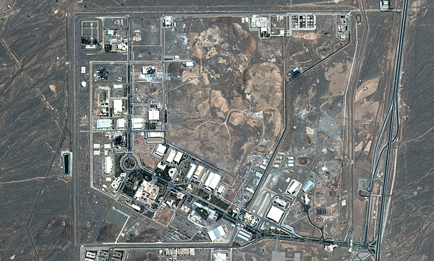 Obnovuje Írán jaderný program? Pracuje na tajném zařízení v hoře, odhalily snímky
