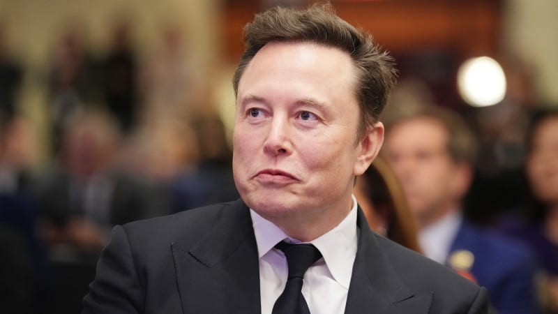 Elon Musk je nejbohatším člověkem v historii. Je první s majetkem přes 500 miliard dolarů