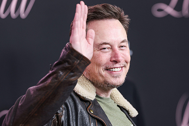 Elon Musk pokořil rekord, jako první na světě má majetek půl bilionu dolarů