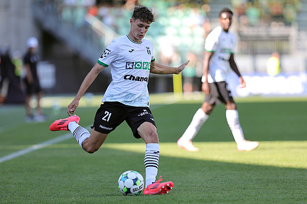 Karvinský Bužek dostal stop na dva zápasy, Sparta a Zlín zaplatí za pyrotechniku