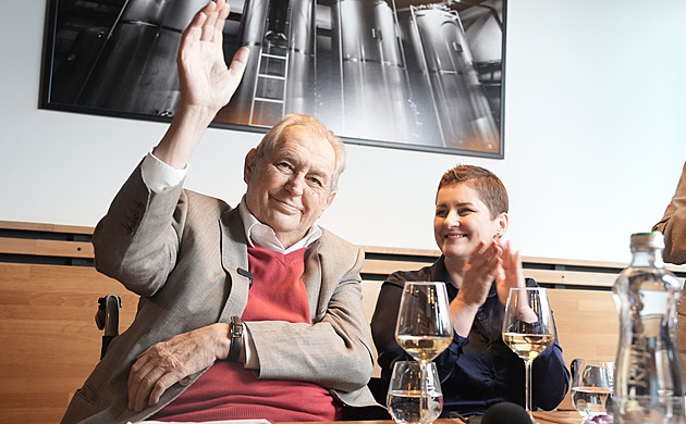 Maláčová zakončila sérii pražských debat, v pivovaru s ní vystoupil Zeman